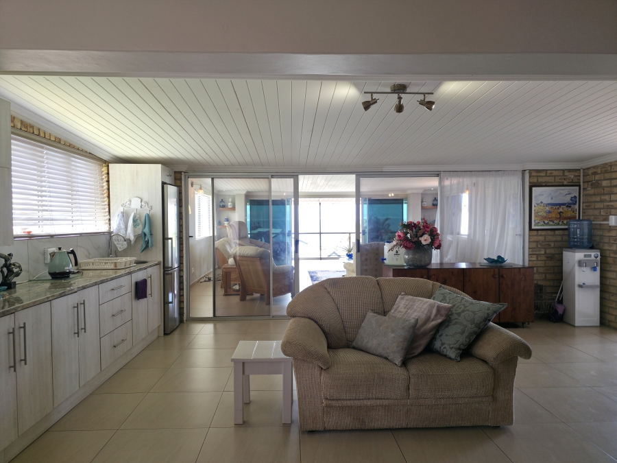 5 Bedroom Property for Sale in Wavecrest Eastern Cape